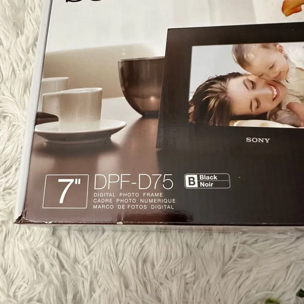 Sony DPF-D75 7-Inch ‎ S Frame Digital Photo Frame (Black)